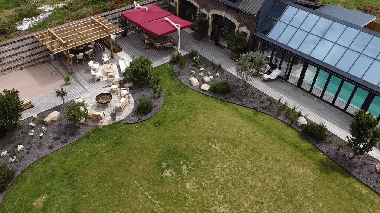 Vue aérienne de la propriété et de son parc